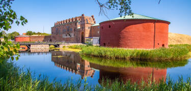Das Schloss Malmö ist bequem erreichbar und bietet einen Einblick in die lokale Geschichte.