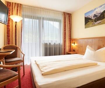 Komfortable, helle Zimmer bieten den perfekten Rückzugsort nach einem aktiven Tag.