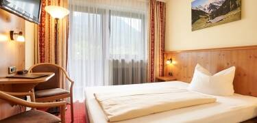 Komfortable, helle Zimmer bieten den perfekten Rückzugsort nach einem aktiven Tag.