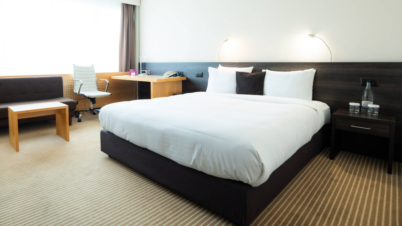 Komfortable, moderne Zimmer mit hochwertigen Annehmlichkeiten sorgen für einen entspannten Aufenthalt.