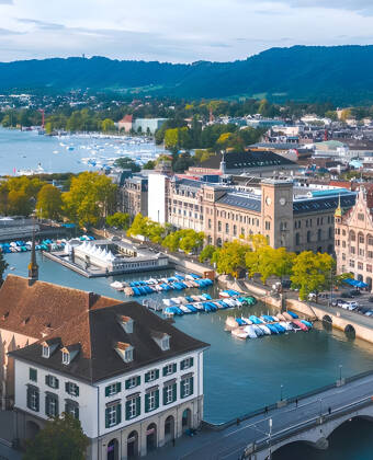 Opplev Zürich gjennom gamlebyen, Bahnhofstrasse og en spennende blanding av kultur og natur.