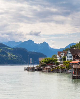 Ta båttur til den bilfrie landsbyen Quinten og opplev dens rolige stemning og unike beliggenhet.