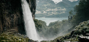 Der Seerenbachfall, einer der höchsten Wasserfälle der Schweiz, ist von Weesen aus einfach und lohnend zu erreichen.