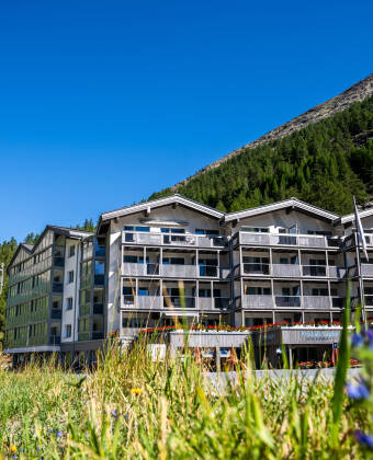 As the largest holiday and hiking hotel in Saas-Almagell, Hotel Kristall-Saphir is ideal for exploring the stunning Saas Valley.