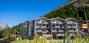 Als größtes Ferien- und Wanderhotel in Saas-Almagell ist das Hotel Kristall-Saphir ideal, um das atemberaubende Saastal zu erkunden.