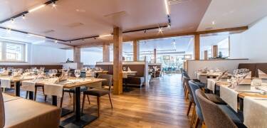 Nyt en omfattende frokost, daglig ettermiddagskaffe og kake, samt kreativ sesongbasert mat om kvelden.