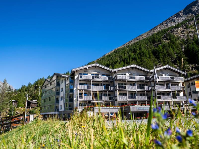 As the largest holiday and hiking hotel in Saas-Almagell, Hotel Kristall-Saphir is ideal for exploring the stunning Saas Valley.