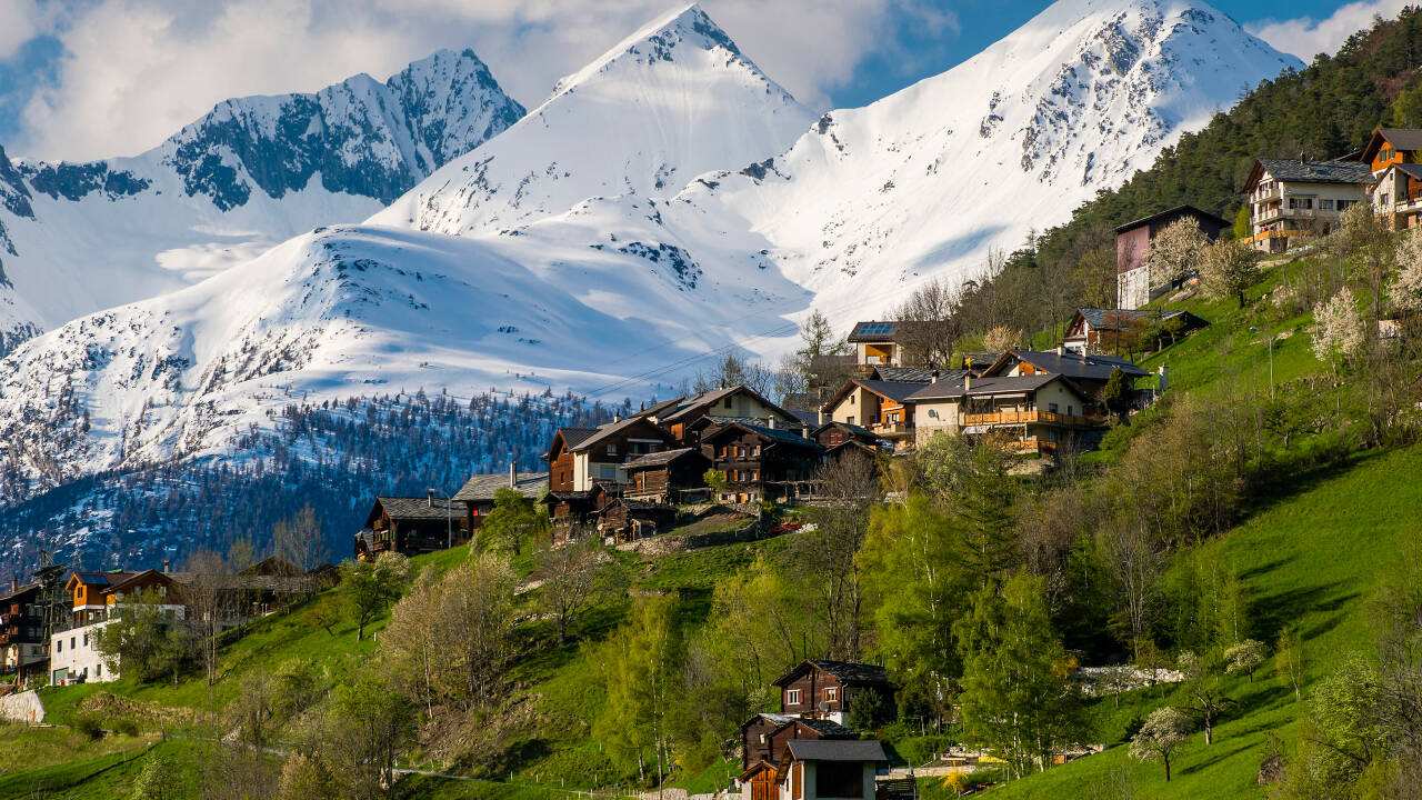 You will find spectacular Alpine nature all around.