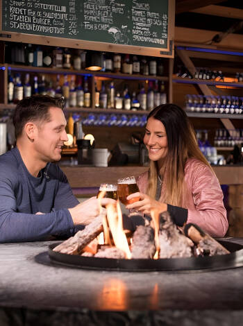 Hotellets restauranger och barer serverar vällagad nordisk mat, kvalitetsviner och öl.