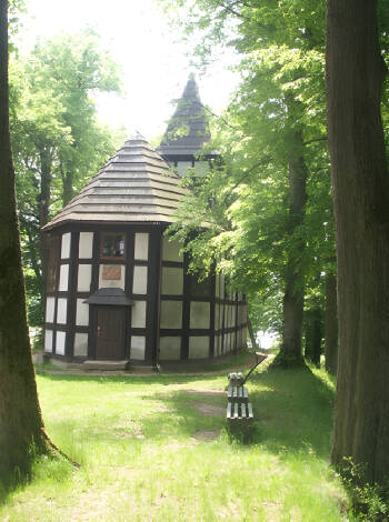 Nur 10 km vom Hotel entfernt finden Sie die kleine Kirche, ein UNESCO Weltkulturerbe.