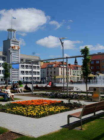 Sie wohnen unweit von Koszalin, die Stadt, die mit den vielen Parks zum Schlendern und Verweilen einlädt.