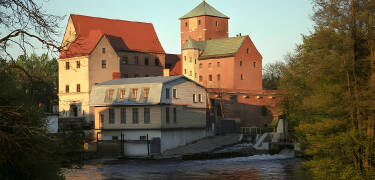 Take a stroll through the cosy town and visit the impressive castle, which is now a museum.