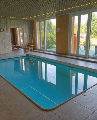 Das Hotel hat zur freien Benutzung einen neuen Wellnessbereich mit einem kleinen Innen-Swimmingpool, einem türkischen Bad sowie einer Sauna.