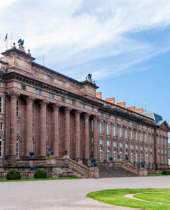 Das Hotel ist nicht weit von der schönen Stadt Saverne, so Sie besonders prächtige Bauwerke bestaunen können, entfernt.