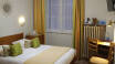 Die Zimmer des Hotels sind in einem klassischen französischen Stil eingerichtet und geben Ihnen für Ihren Aufenthalt einen gemütlichen und komfortablen Rahmen.