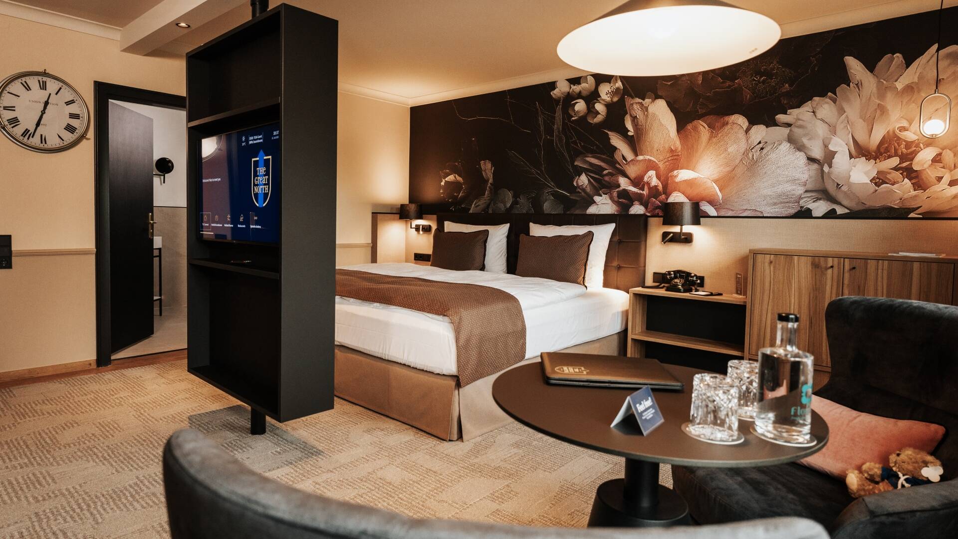 Bequeme Betten, modernes Design und praktische Details sorgen dafür, dass Sie sich vom ersten Moment an wie zu Hause fühlen.