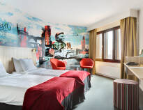 Hotellets indretning er moderne med et eksotisk snert som skaber en rar atmosfære. De moderne værelser har alle eget badeværelse.