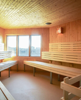 Koppla av i hotellets bastu efter en upplevelserik dag i Helsingborg.