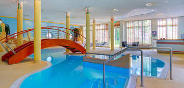 Hotellets indendørs pool, sauna, dampbad og afslapningsområde giver den perfekte mulighed for at koble af efter en dag med sightseeing.