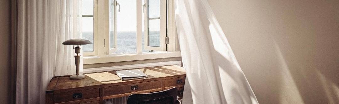 Choose the type of room that suits your needs the best. The decor has been inspired by the coastal environment.
