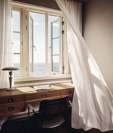 Velg den typen rom som passer dine behov best. Innredningen er inspirert av kystmiljøet.