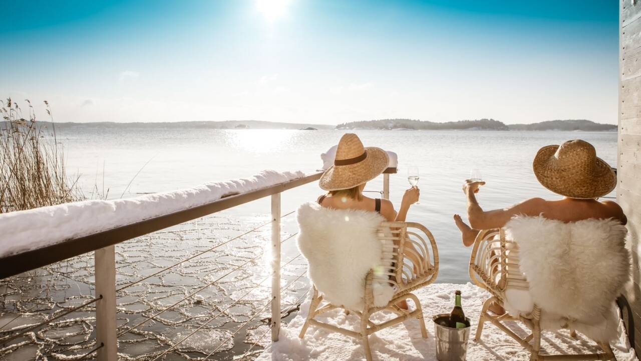 Direkte Lage am Schärengarten mit Privatstrand und atemberaubendem Küstenblick.