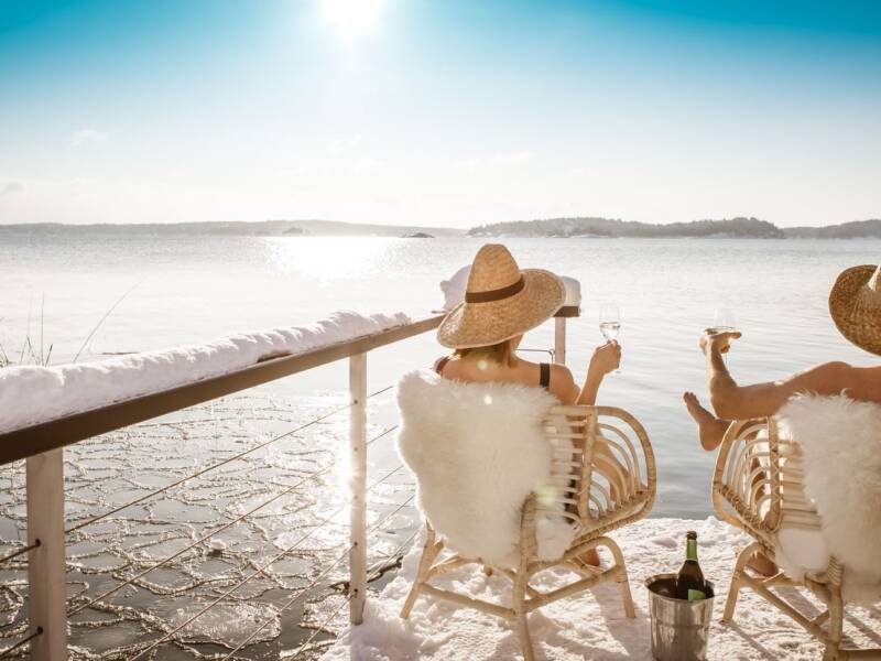Direkte strandlinje i skjærgården med privat strand og nydelig utsikt over kysten.
