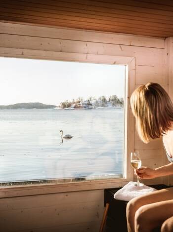 Entspannen Sie mit umfassendem Wellnessangebot: Seesauna, Außen-Whirlpools, Hallenbad und Fitnessraum.