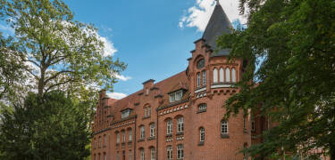 Entdecken Sie die Altstadt und den Schlosspark von Bergedorf und erleben Sie Hamburgs Highlights wie das BallinStadt Auswanderermuseum.