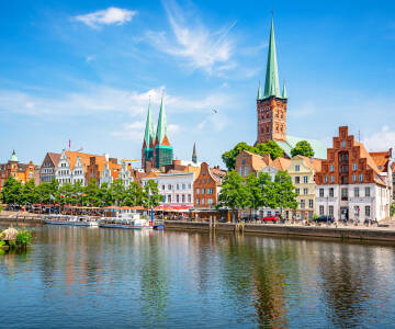 Gratis privat garageparkering och smidig tillgång till motorväg från Lübeck, Kiel eller Bremen.