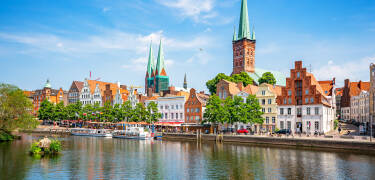 Gratis privat garageparkering og nem adgang til motorvejen fra Lübeck, Kiel eller Bremen.