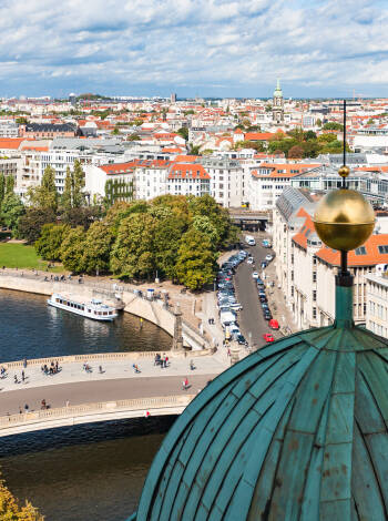 Gör enkla dagsutflykter till Berlin eller Potsdam.