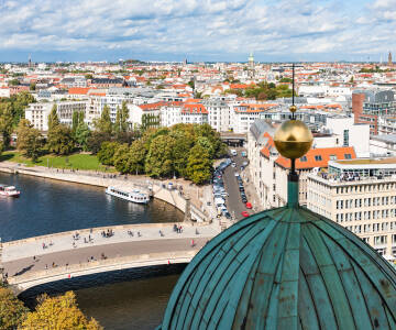 Gör enkla dagsutflykter till Berlin eller Potsdam.