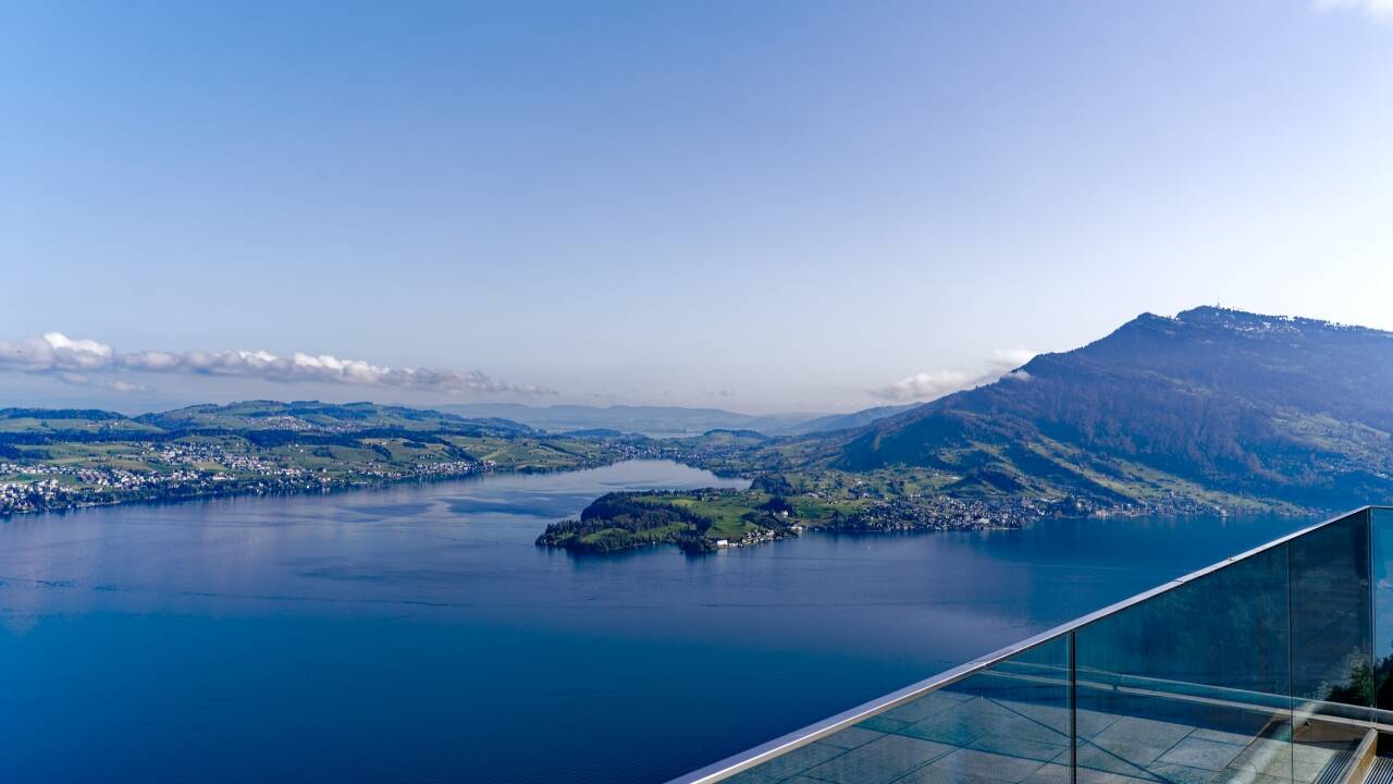 Ta dig upp på berget Rigi och upptäck hisnande vandringar och panoramautsikter.
