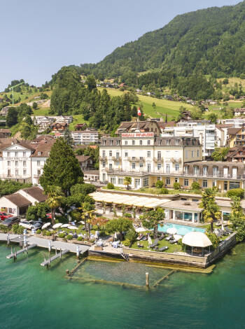Hotel Beau Rivage har en uslåelig beliggenhet ved Luzern-sjøen.
