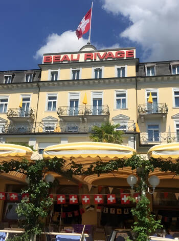Hotellet kombinerar charmen från en klassisk byggnad vid sjön från tidigt 1900-tal med moderna, bekväma rum.