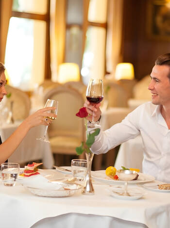 Du kan avsluta dagen med en fantastisk middag på hotellets restaurang, som är ett populärt val i Weggis.