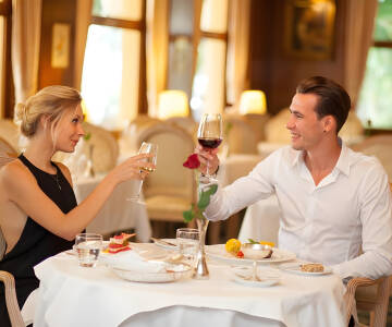 Du kan afslutte dagen med en skøn middag i hotellets populære restaurant.