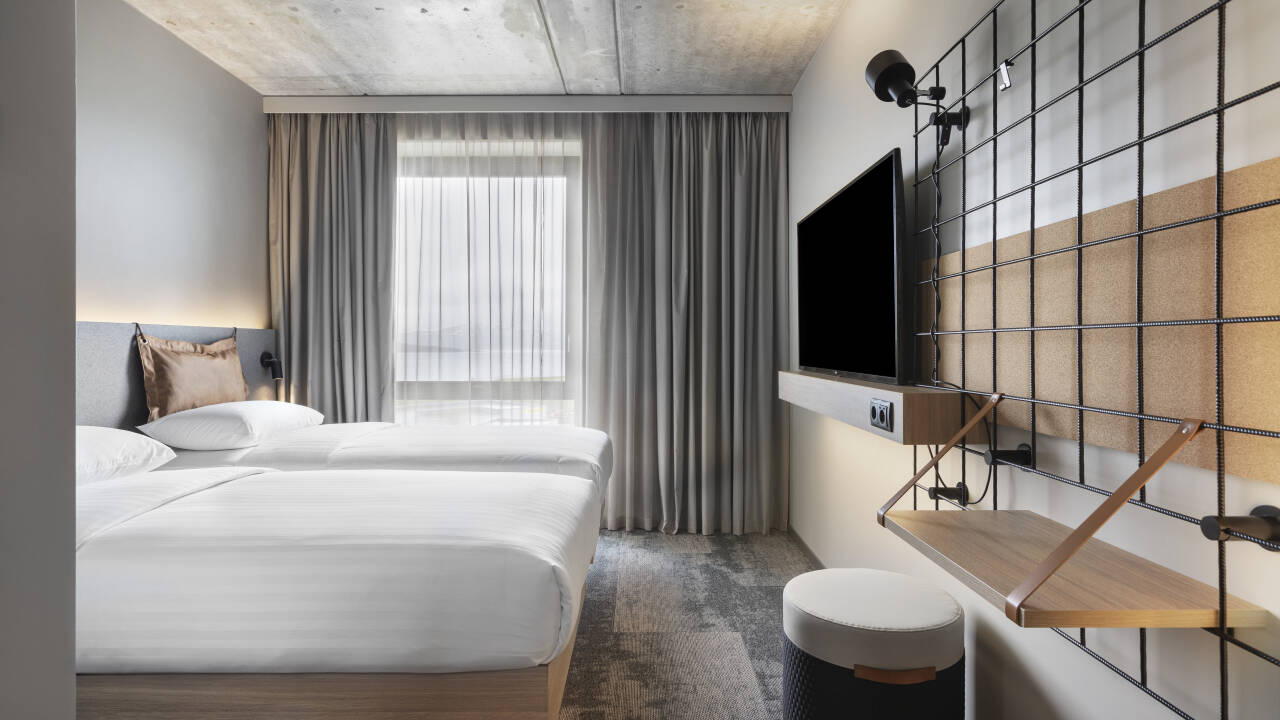 Die modernen, 18 m² großen Zimmer bieten ein stilvolles Design, einen 55-Zoll-Chromecast-Fernseher und schnelles, kostenloses WLAN für einen komfortablen Aufenthalt.