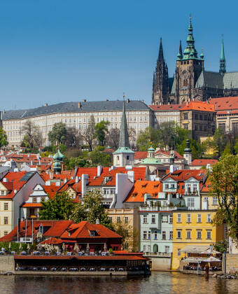 Anděl T-banestasjon rett ved hotellet gjør det enkelt og raskt å oppdage Praha.