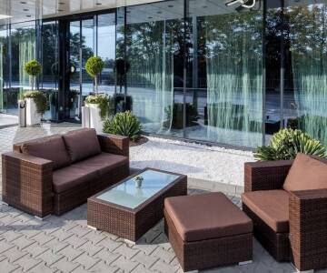 Sip refreshing drinks at the bar or unwind on the inviting summer terrace.