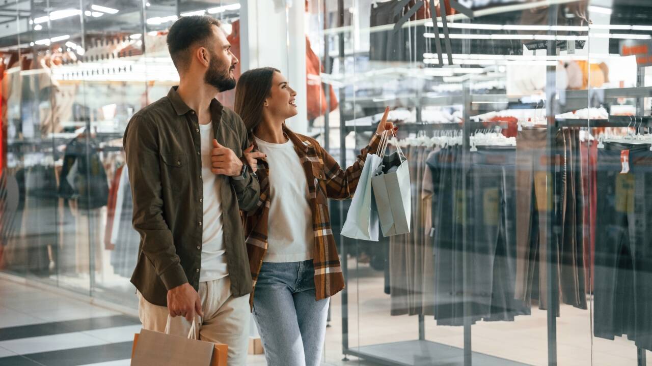 Freuen Sie sich auf Shopping im Nový Smíchov, Prags größtem Einkaufszentrum, nur wenige Schritte entfernt.