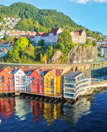 Oplev Bryggen, Bergens ikoniske UNESCO-verdensarvssted i hjertet af byen.
