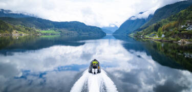 Åk på en minnesvärd fjordsafari med Hardangerfjord Adventures - ingår som förmån i Risskov-paketet.