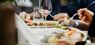 Nyd regional mad i restauranten hver aften.