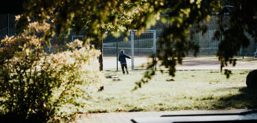 Hold deg aktiv i ferien med en 18-hulls minigolfbane og to tennisbaner.
