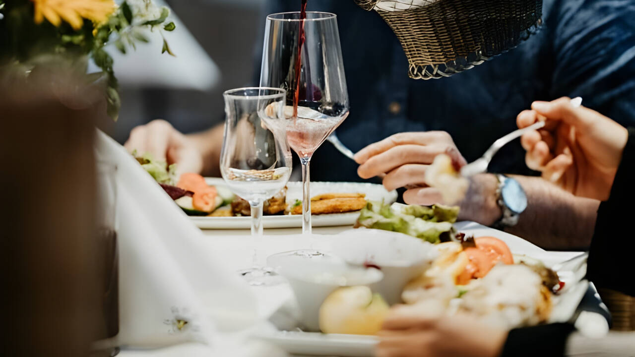 Nyd regional mad i restauranten hver aften.