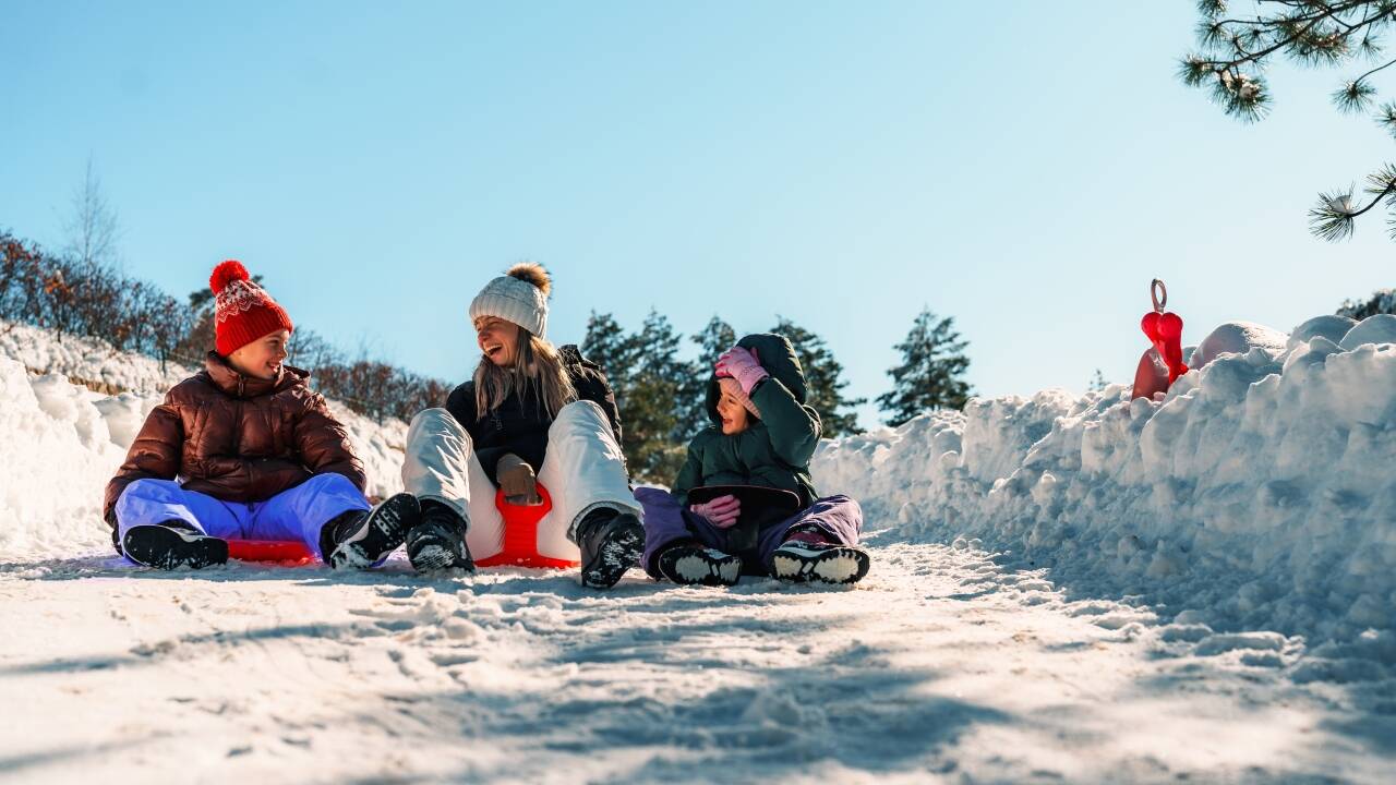 Im Winter erreichst du bequem familienfreundliche Skigebiete.