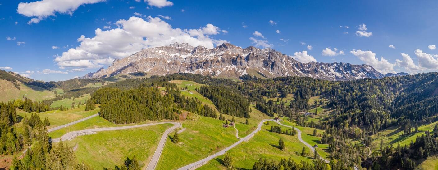 Alpstein-fjellene (30 km) byr på noen av Sveits’ fineste turstier og naturopplevelser.