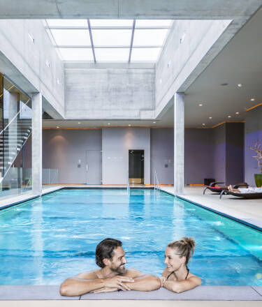 Det 3 000 m² stora wellness- och fitnesscentret har en inomhuspool, flera bastur, ångbad, avkopplingsområden och ett toppmodernt gym.